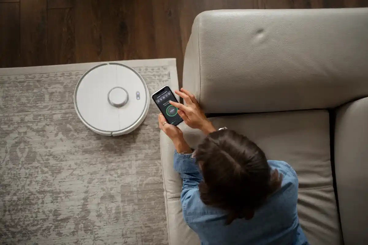 Using smartphone to control vacuum